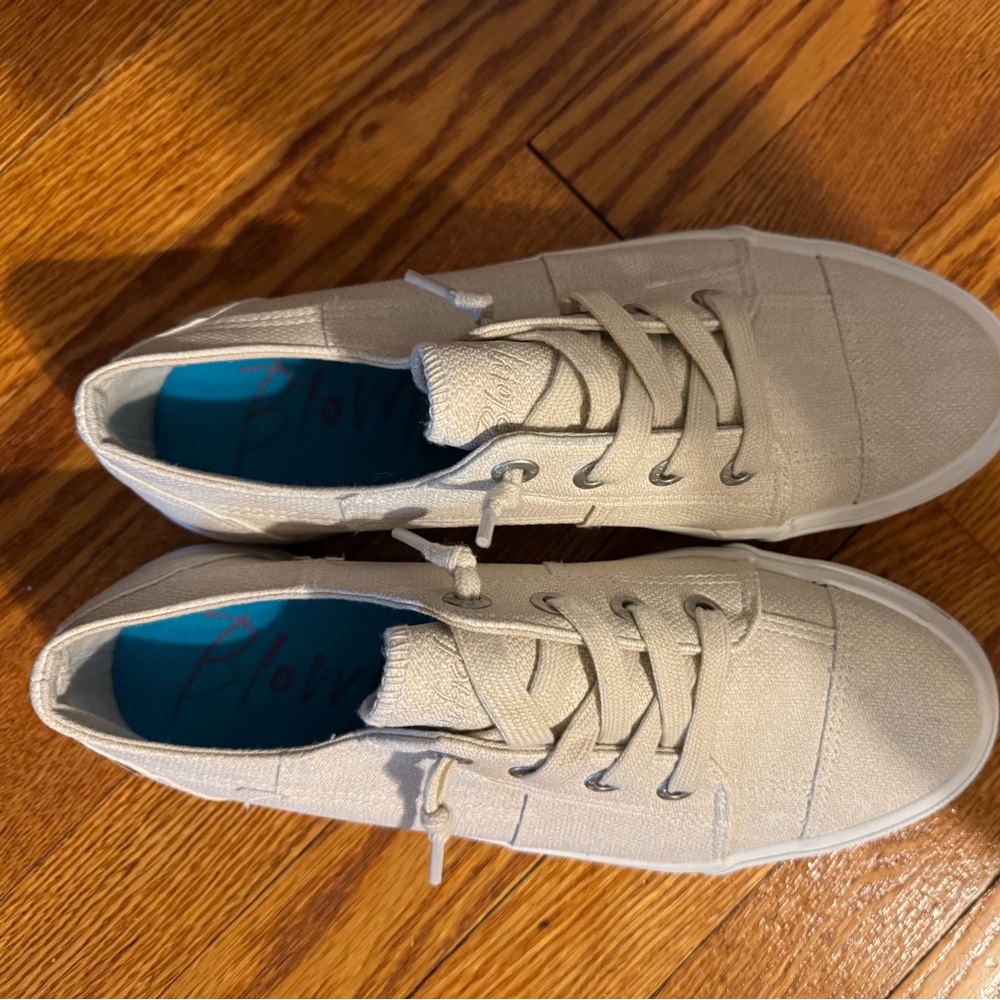 Blowfish slip ons, canvas NEW